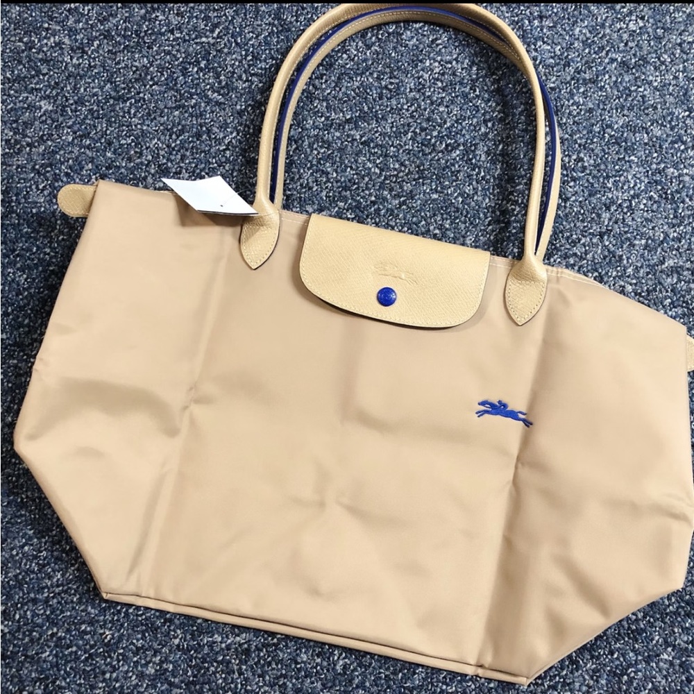 Longchamp Le Pliage Tote Medium
